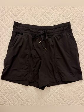 Lululemon Dance Studio Mid-Rise Shorts | Black | Size 4 | EUC